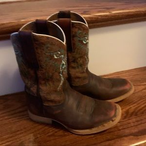 Boys Ariat cowboy boots 11M